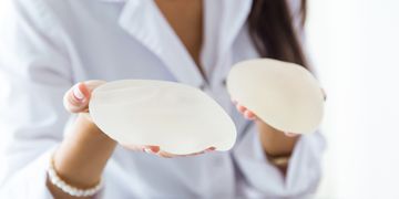 Prečo záleží na výplni prsného implantátu?