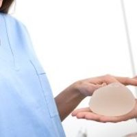 Rozmýšľali ste už niekedy nad tým, čo všetko vydrží silikónový prsníkový implantát?