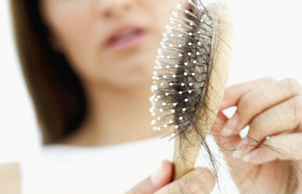 Príčiny vypadávania vlasov